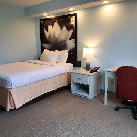 Coastal Inn & Suites Wilmington Buitenkant foto