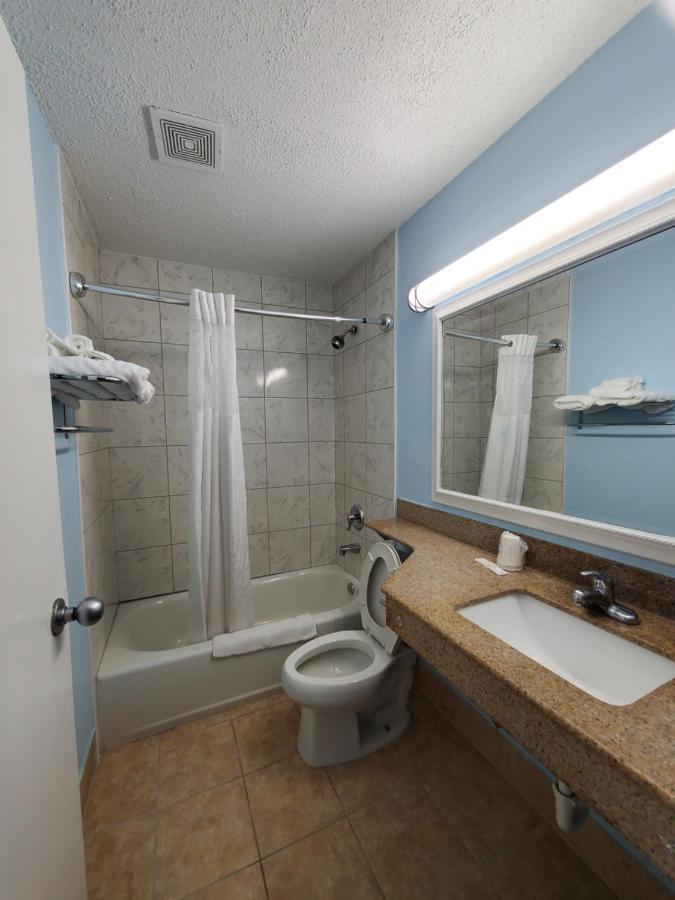 Coastal Inn & Suites Wilmington Buitenkant foto
